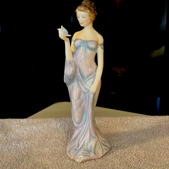 Vintage Royal Daulton figurine “Harmony” HN, 2824 - Picture 1 of 4